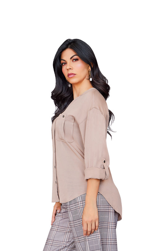 Blusa cafe manga larga con bolsillos laterales 98047