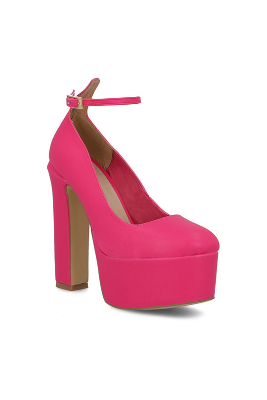 Zapato rosa de tacón con plataforma